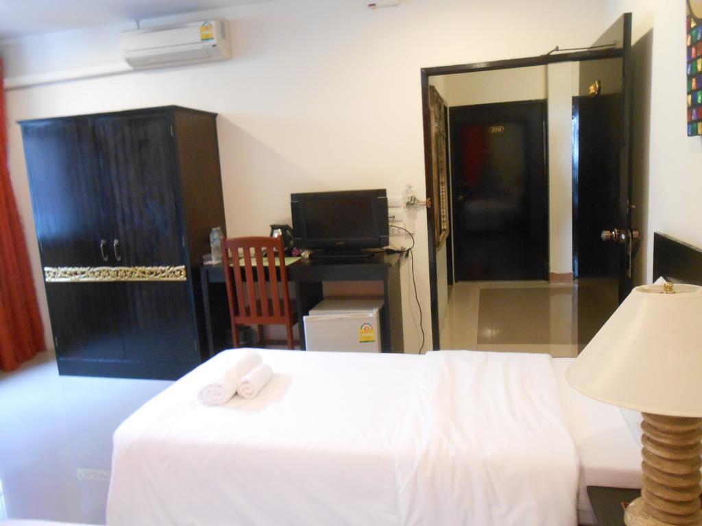 The Bang Khun Phrom Suites Bangkok Zimmer foto